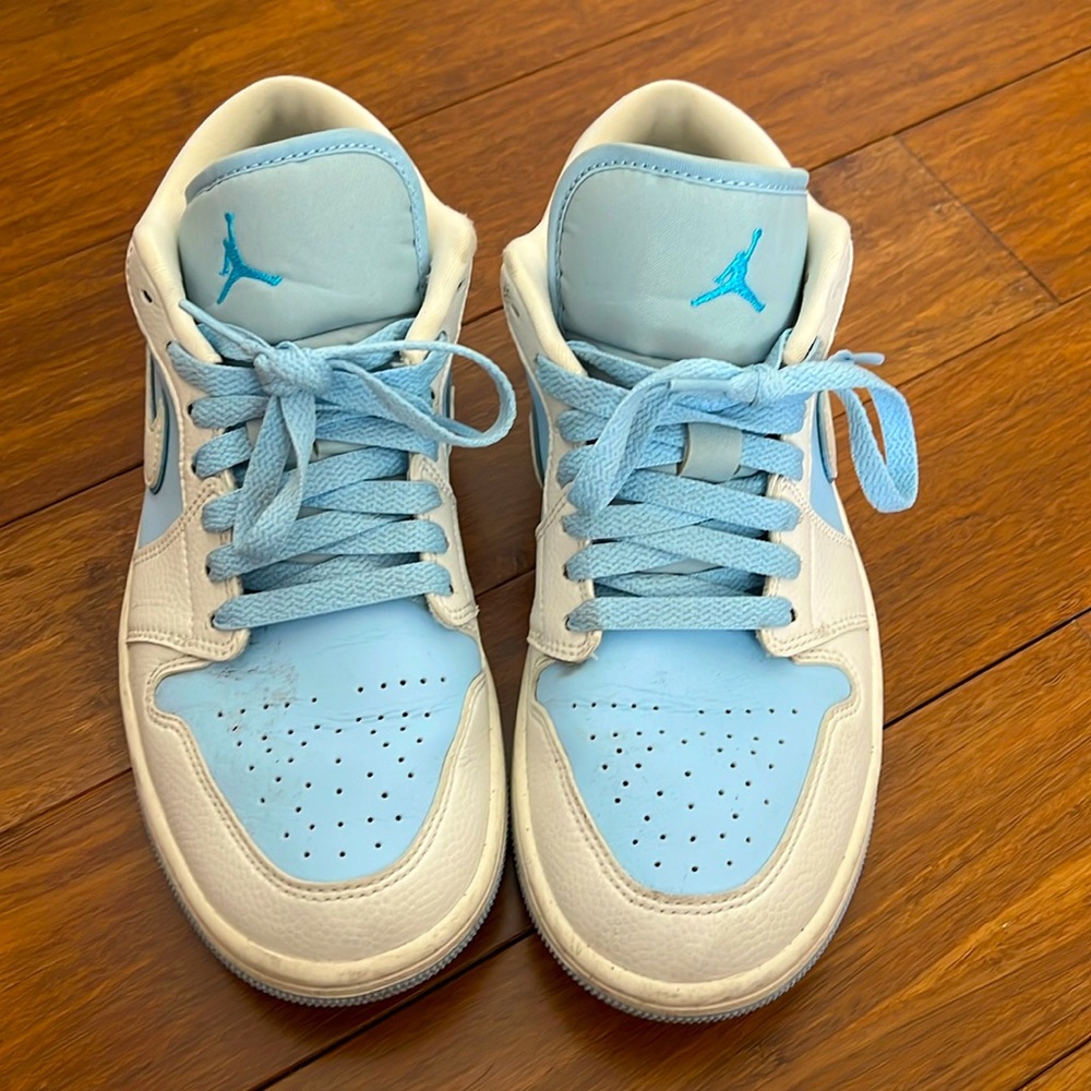 Nike Jordan 1 Low SE Ice Blue Sneakers